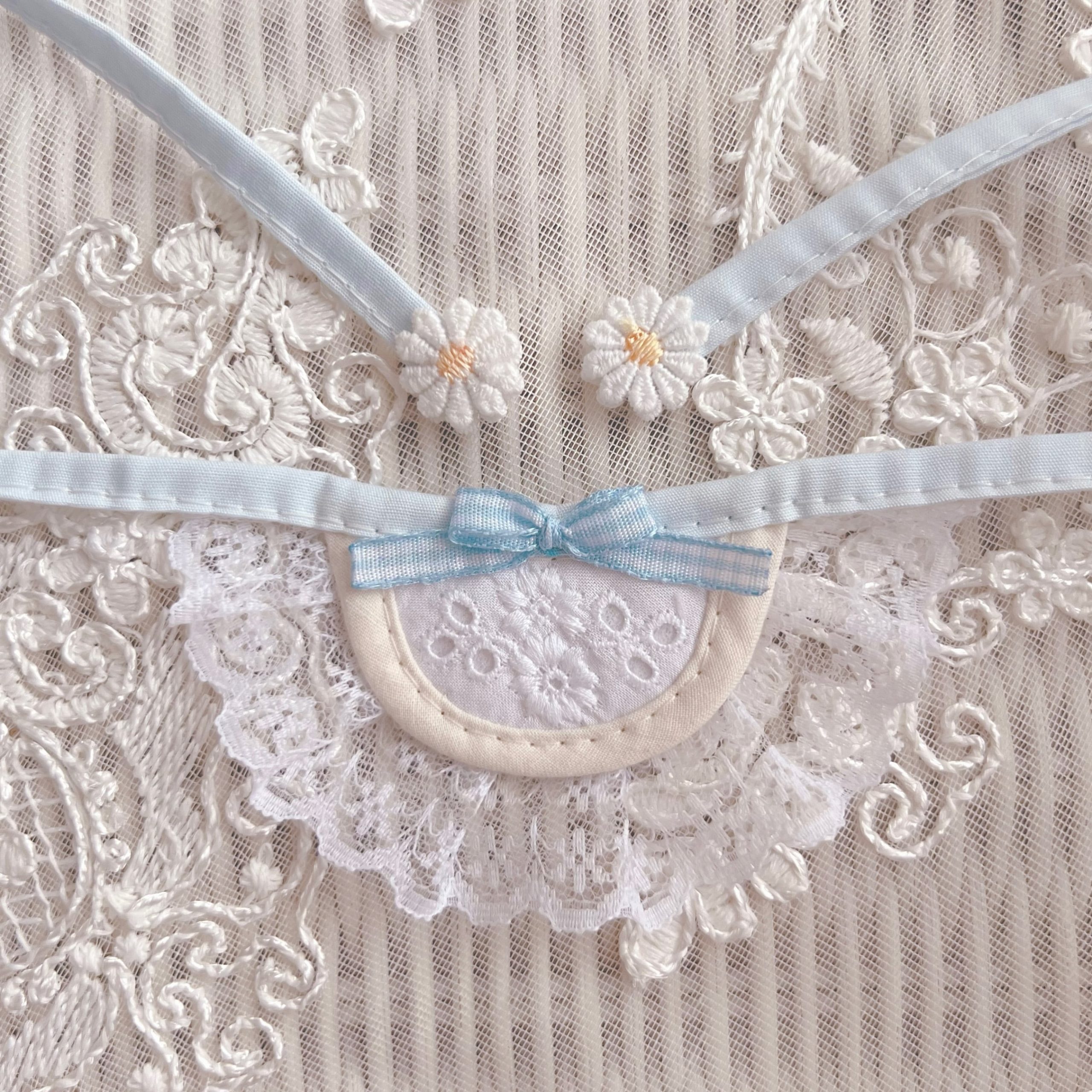 木陰のお嬢さまスタイ(水色)